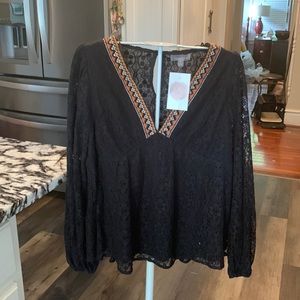 Lovecolette lace v beck boho balloon‎ sleeve top. NWT. Retail 42